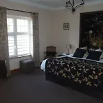 Woodlawn House 3*