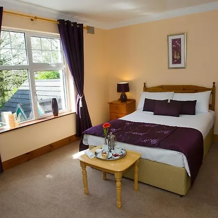 Woodlawn House 3*