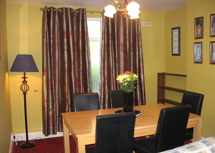 בית הארחה Woodlawn House קיל איירן