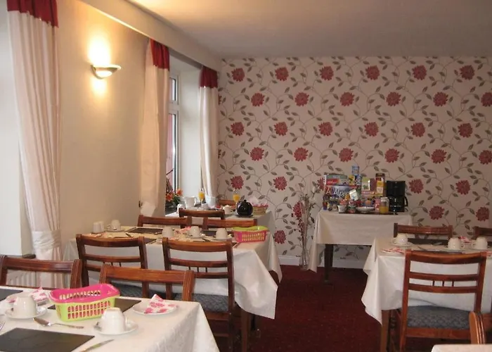 בית הארחה Woodlawn House קיל איירן