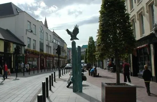 Woodlawn House בית הארחה