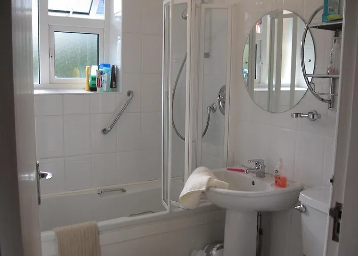 בית הארחה Woodlawn House קיל איירן